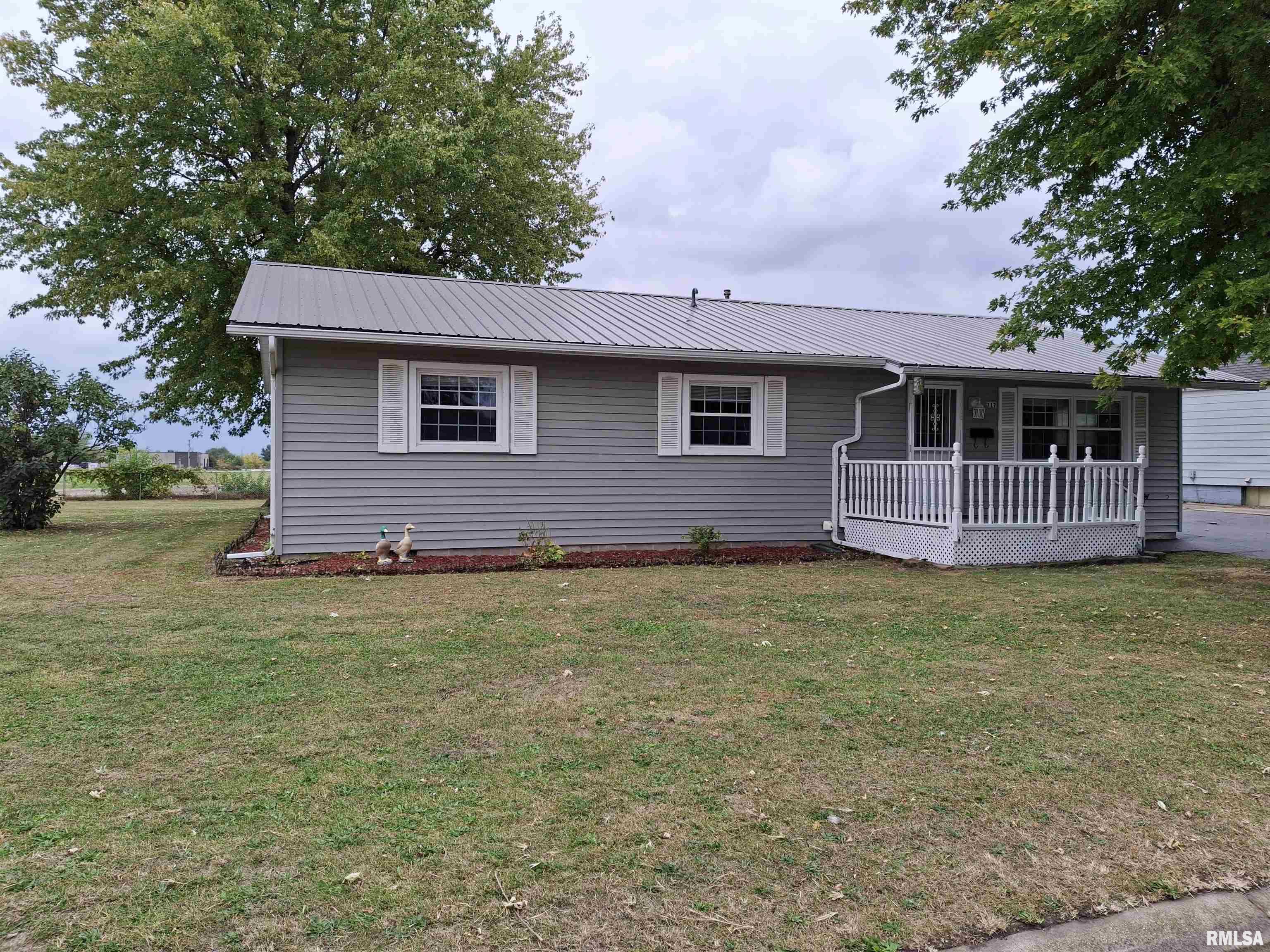 717 South 6th Avenue Canton, IL 61520 - Photo 4 of 32