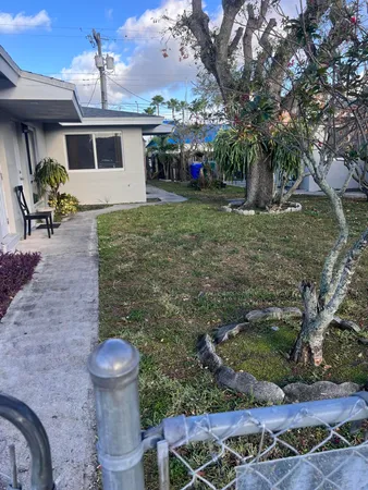 $2,400 | 2030 Southwest 41st Avenue, Unit 3, Fort Lauderdale, FL 33317