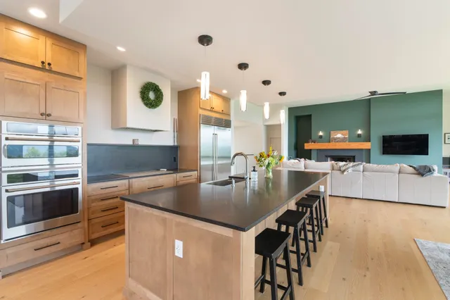 $1,939,000 | 136 Woodsman Extension, West Dover, VT 05356