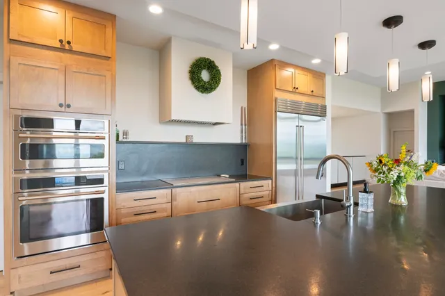 $1,939,000 | 136 Woodsman Extension, West Dover, VT 05356