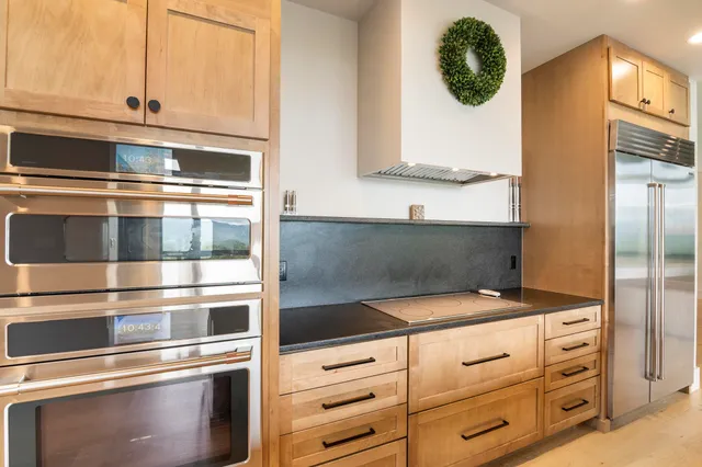 $1,939,000 | 136 Woodsman Extension, West Dover, VT 05356