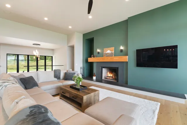 $1,939,000 | 136 Woodsman Extension, West Dover, VT 05356