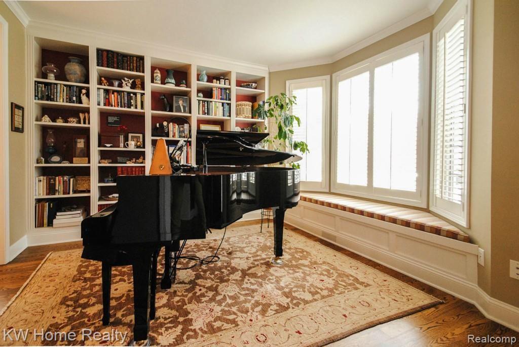 1627 Derby Road Birmingham, MI 48009 - Photo 4 of 34 Living Room .jpg