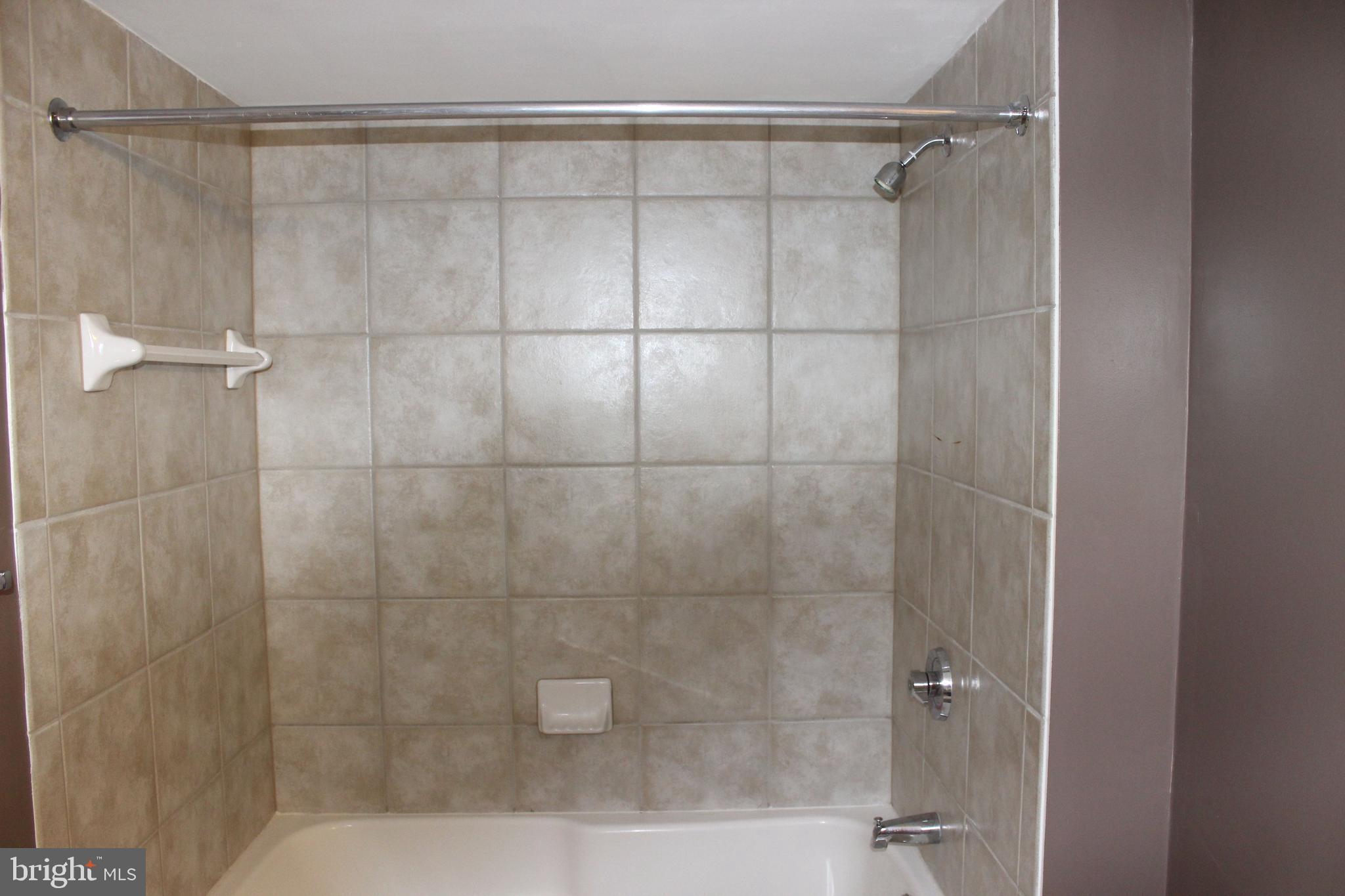 414 Water Street, Unit 1401 Baltimore, MD 21202 - Photo 12 of 14 Bath