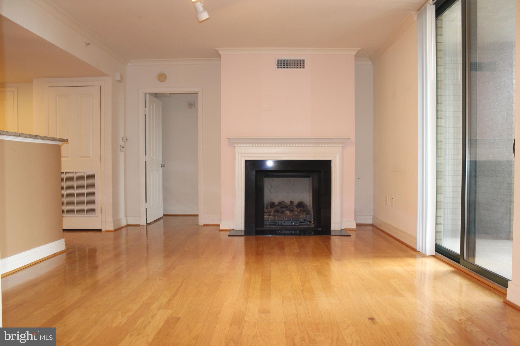 414 Water Street, Unit 1401 Baltimore, MD 21202 - Photo 6 of 14 Living Room