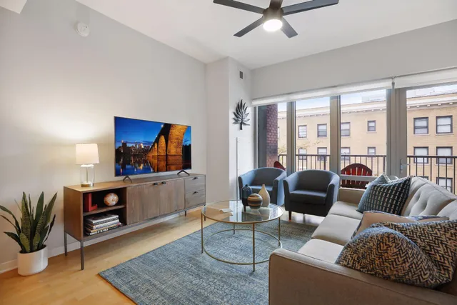 $1,695 | 929 Portland Avenue, Unit 205, Minneapolis, MN 55404