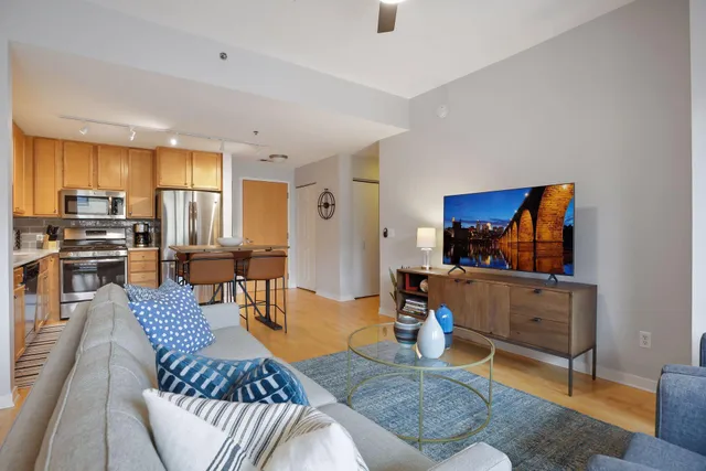 $1,695 | 929 Portland Avenue, Unit 205, Minneapolis, MN 55404