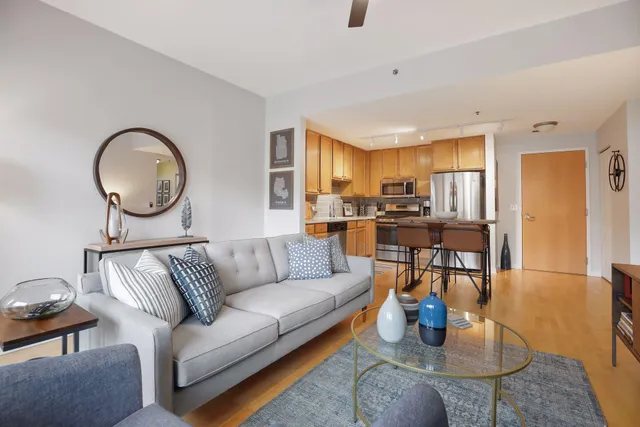 $1,695 | 929 Portland Avenue, Unit 205, Minneapolis, MN 55404