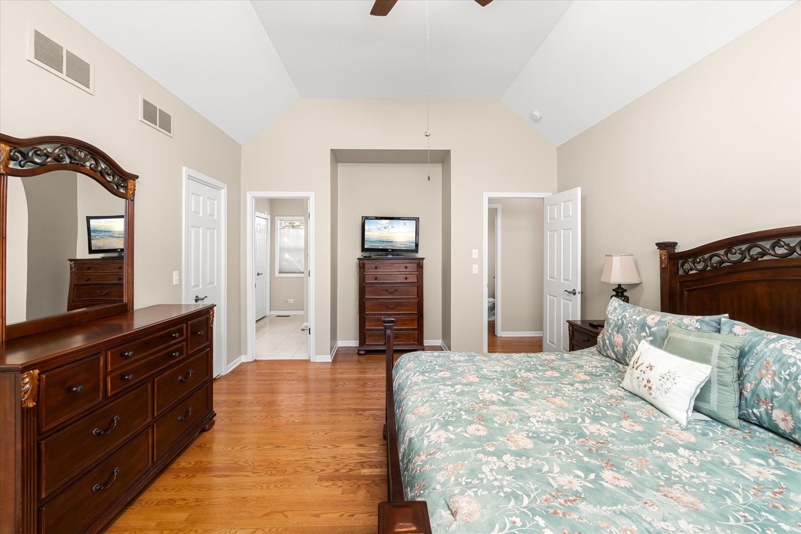 6 Winthrop New Road Sugar Grove, IL 60554 - Photo 18 of 38 a bedroom with a bed and a dresser in it