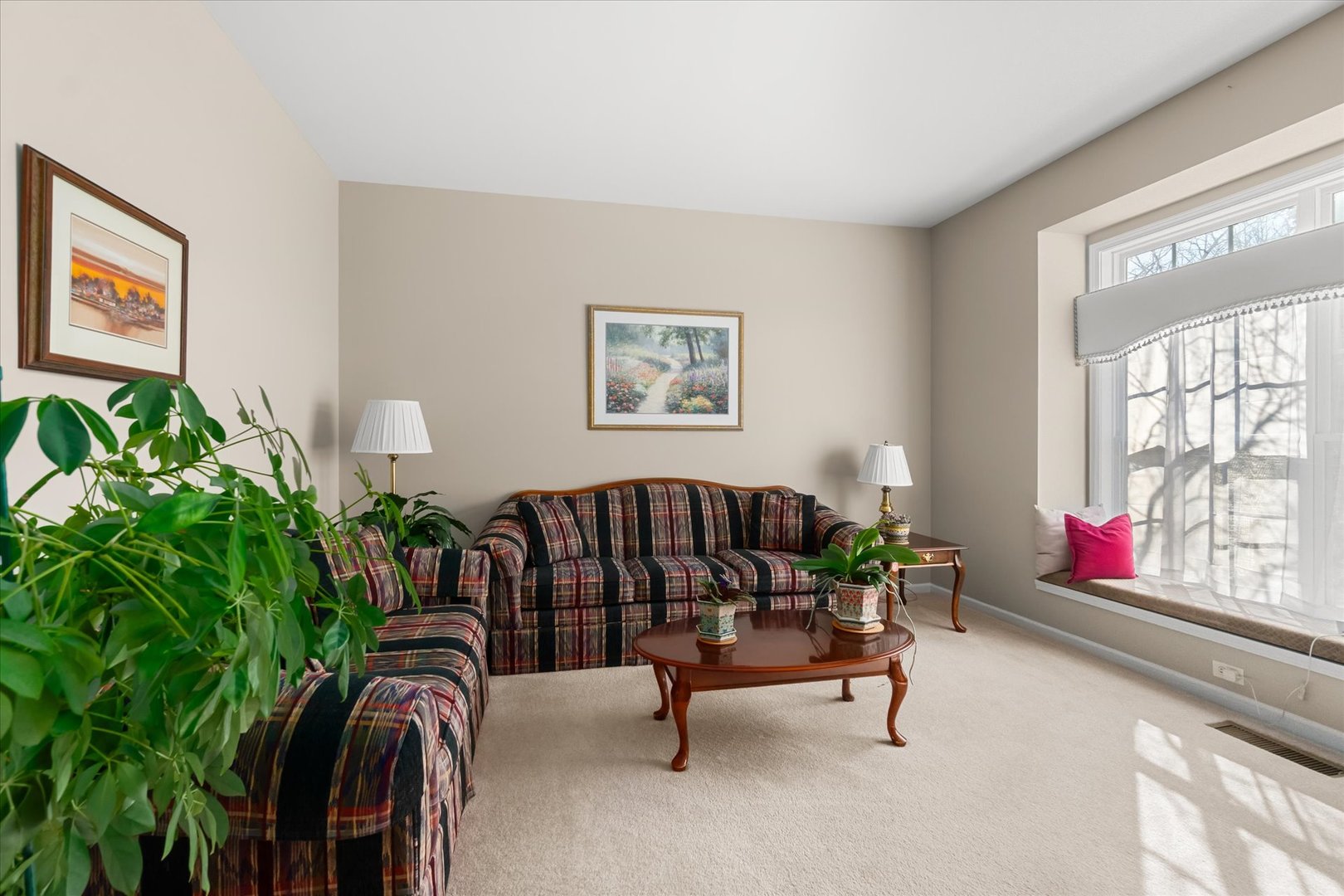 6 Winthrop New Road Sugar Grove, IL 60554 - Photo 3 of 38 a living room with furniture plant and window