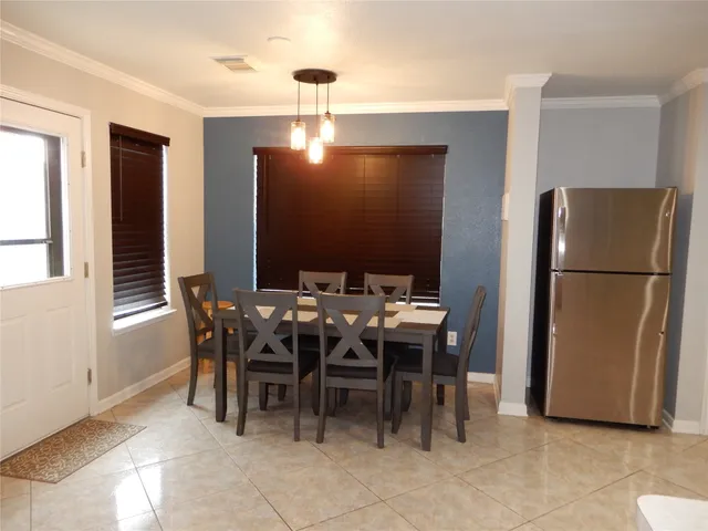 $1,975 | 10030 Victoria Falls Lane, Houston, TX 77075