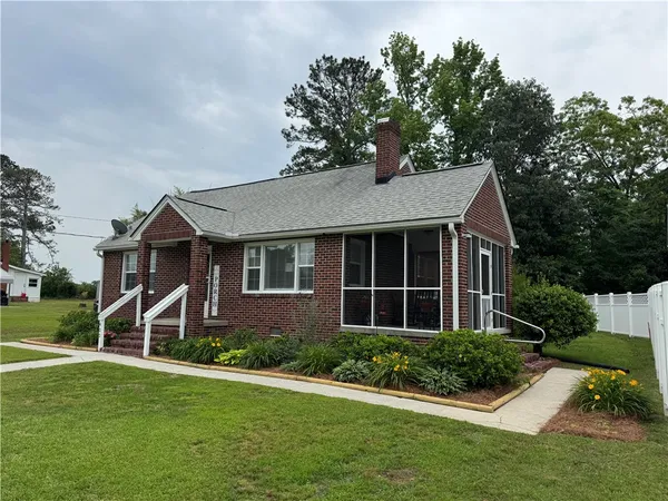 $182,000 | 422 East Savannah Street, Calhoun Falls, SC 29628