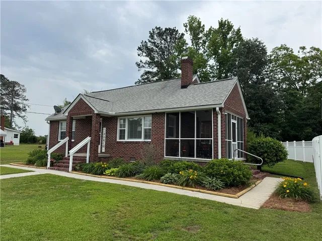 $182,000 | 422 East Savannah Street, Calhoun Falls, SC 29628