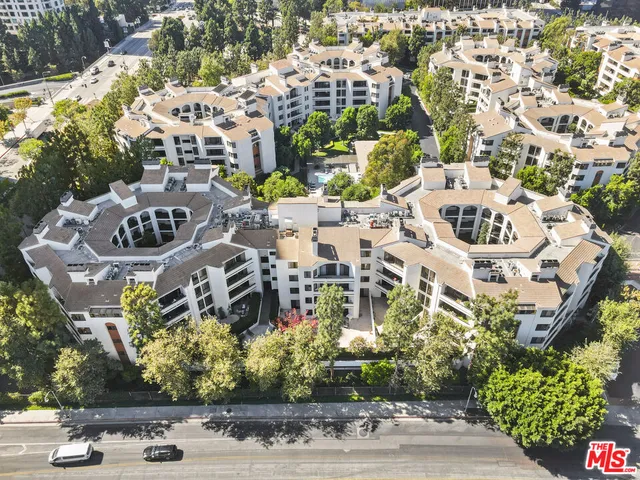 $1,180,000 | 2102 Century Park Lane, Unit 210, Los Angeles, CA 90067