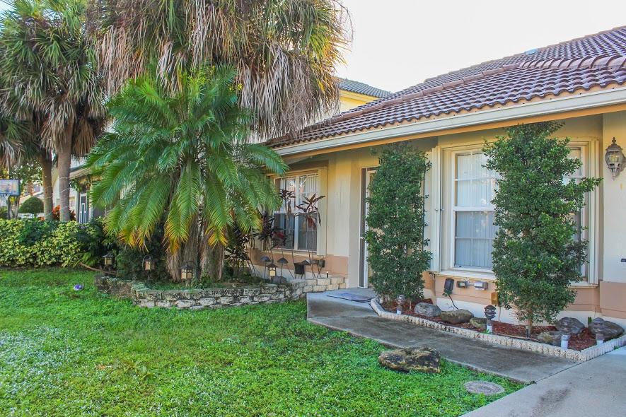 18308 Clear Brook Circle Boca Raton, FL 33498 - Photo 5 of 26 Clearbrook_house-8