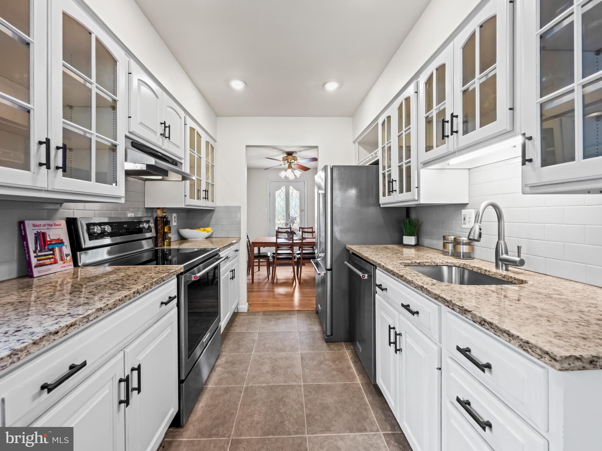 11609 Deborah Drive Potomac, MD 20854 - Photo 2 of 43