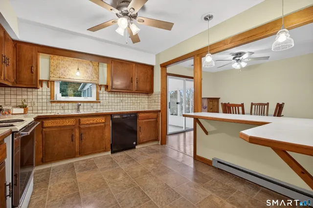 $499,900 | 141 Capstan Avenue, Groton, CT 06355