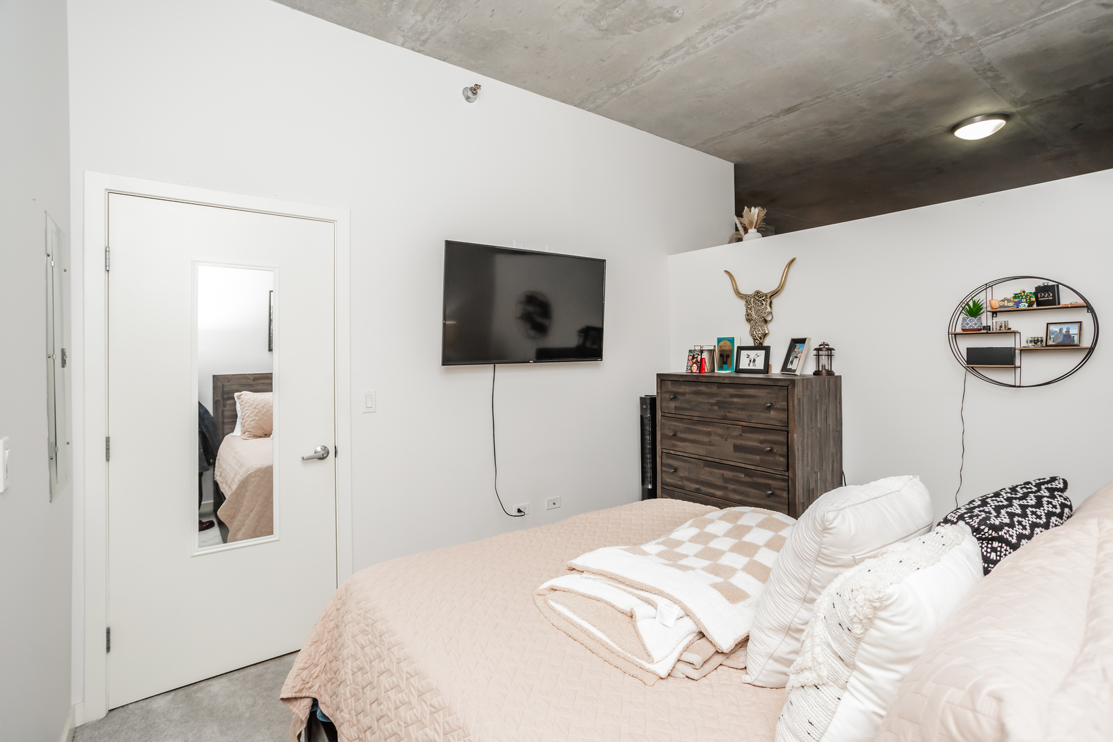 235 West Van Buren Street, Unit 4017 Chicago, IL 60607 - Photo 11 of 18