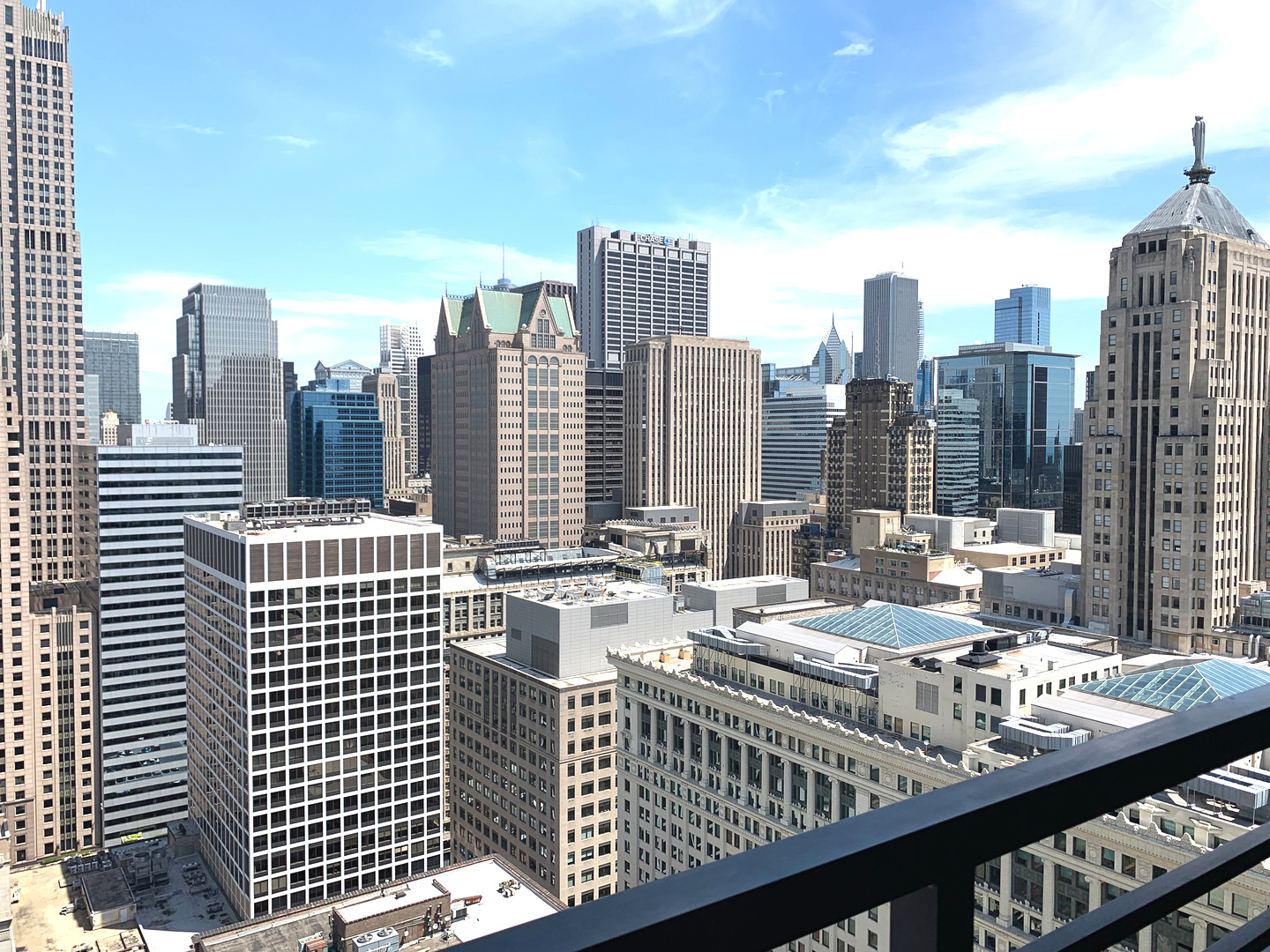 235 West Van Buren Street, Unit 4017 Chicago, IL 60607 - Photo 14 of 18