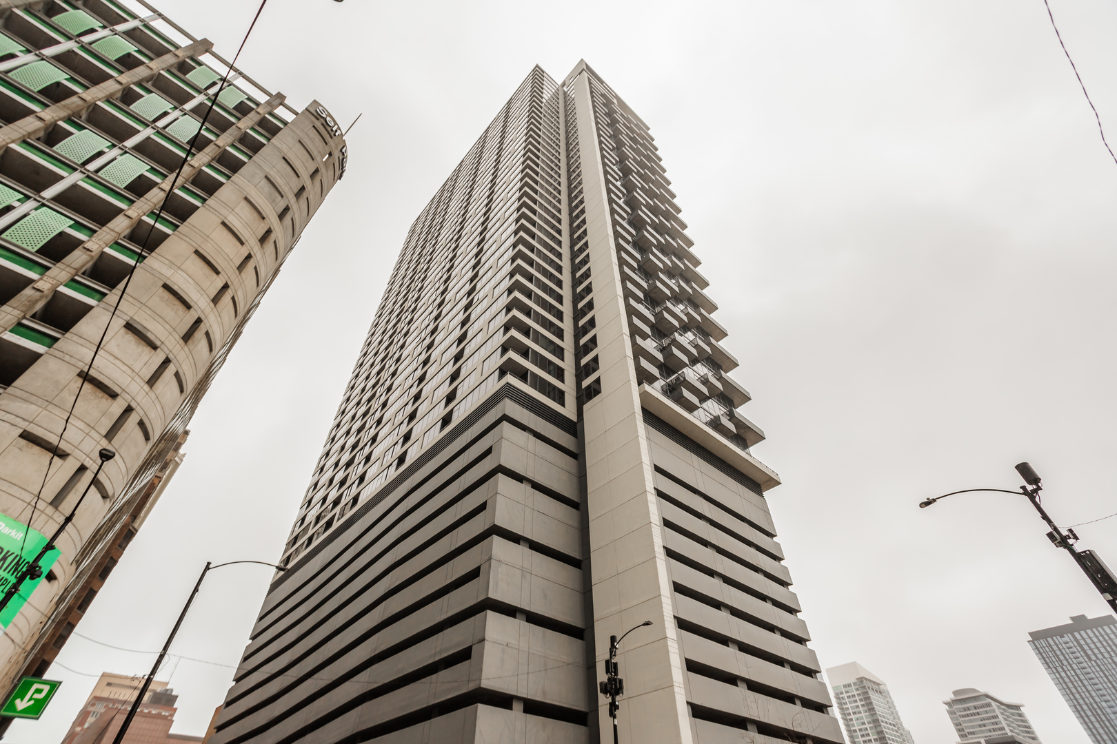 235 West Van Buren Street, Unit 4017 Chicago, IL 60607 - Photo 2 of 18