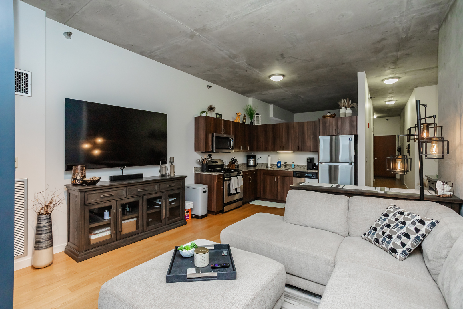 235 West Van Buren Street, Unit 4017 Chicago, IL 60607 - Photo 6 of 18