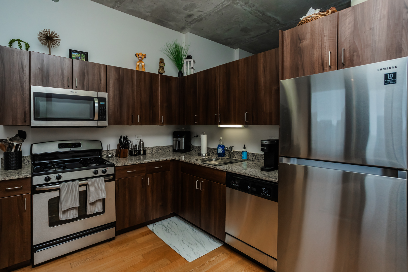 235 West Van Buren Street, Unit 4017 Chicago, IL 60607 - Photo 9 of 18