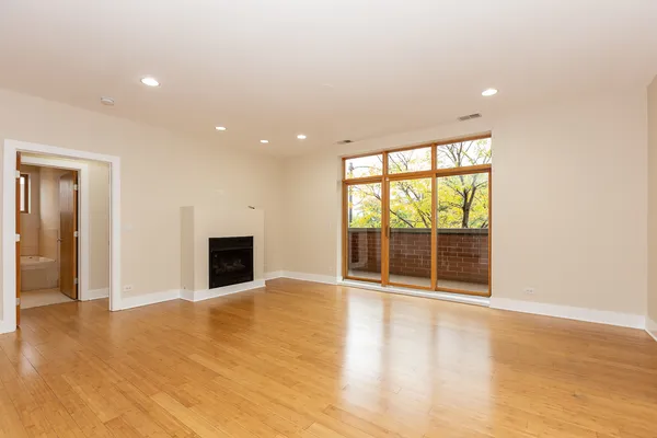 $2,400 | 5766 North Lincoln Avenue, Unit 205, Chicago, IL 60659