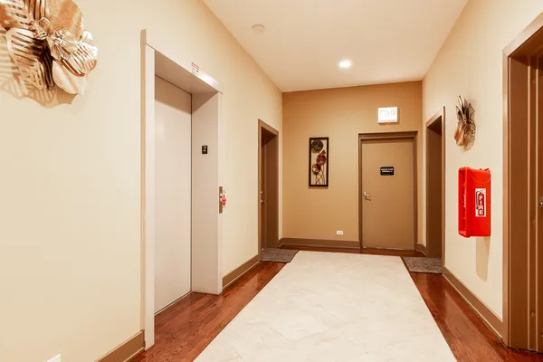 $2,400 | 5766 North Lincoln Avenue, Unit 205, Chicago, IL 60659