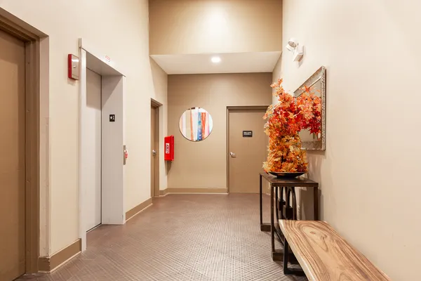 $2,400 | 5766 North Lincoln Avenue, Unit 205, Chicago, IL 60659