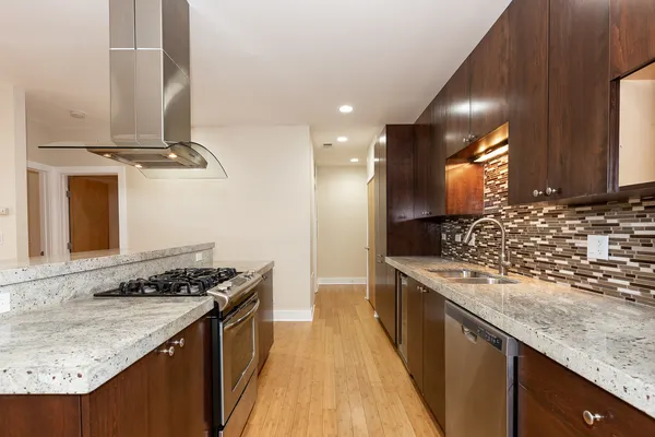 $2,400 | 5766 North Lincoln Avenue, Unit 205, Chicago, IL 60659