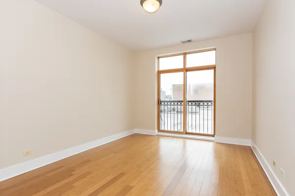 $2,400 | 5766 North Lincoln Avenue, Unit 205, Chicago, IL 60659