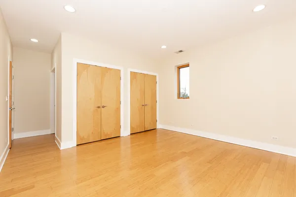 $2,400 | 5766 North Lincoln Avenue, Unit 205, Chicago, IL 60659