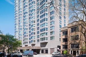 720 West Gordon Terrace, Unit 7J Chicago, IL 60613 - Photo 1 of 14 a view of a building with a street