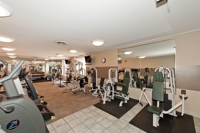 720 West Gordon Terrace, Unit 7J Chicago, IL 60613 - Photo 13 of 14 a view of a room with gym equipment