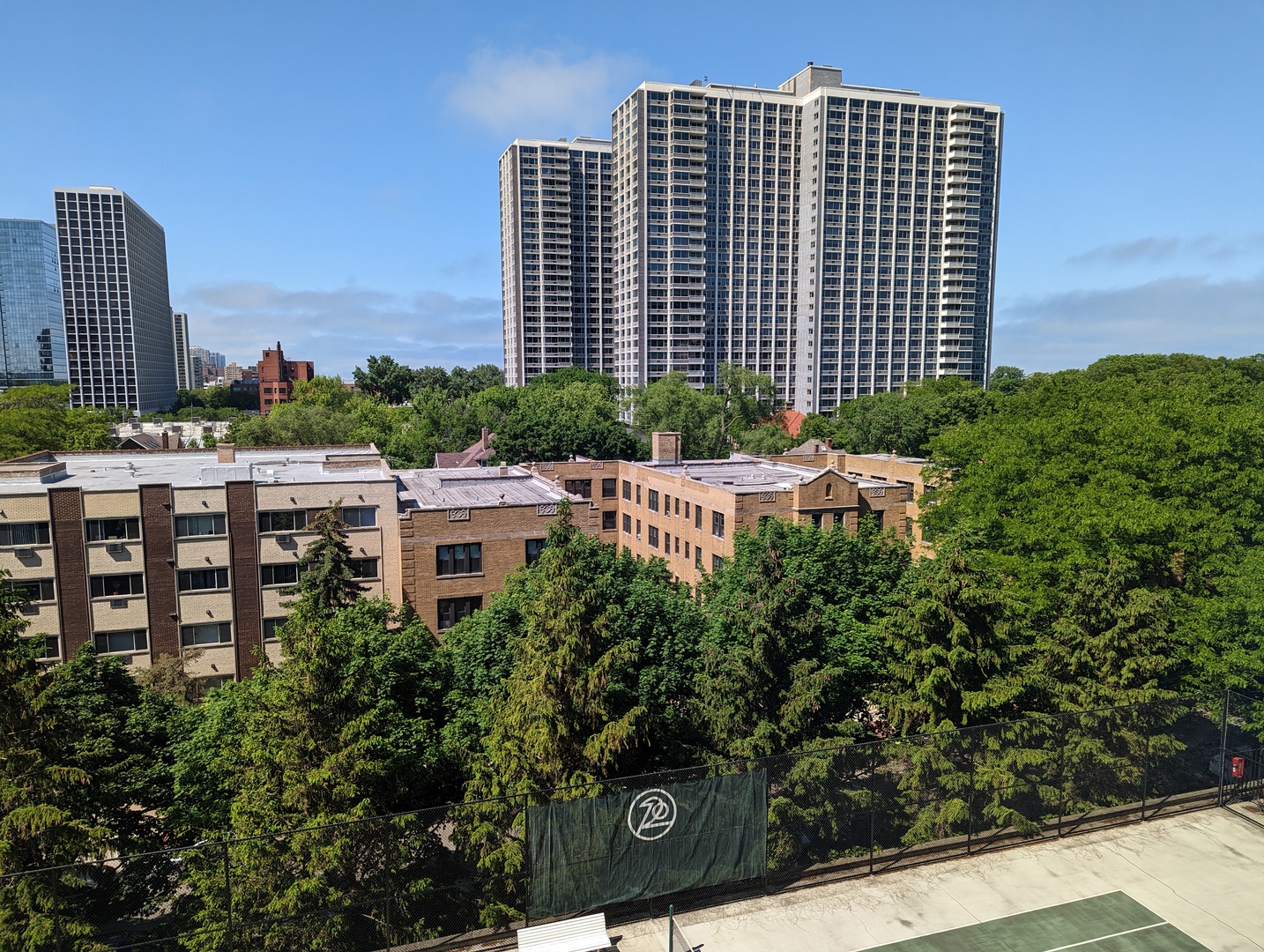 720 West Gordon Terrace, Unit 7J Chicago, IL 60613 - Photo 8 of 14 a view of a building