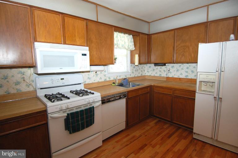 7014 Presley Road Lanham, MD 20706 - Photo 11 of 23 Kitchen