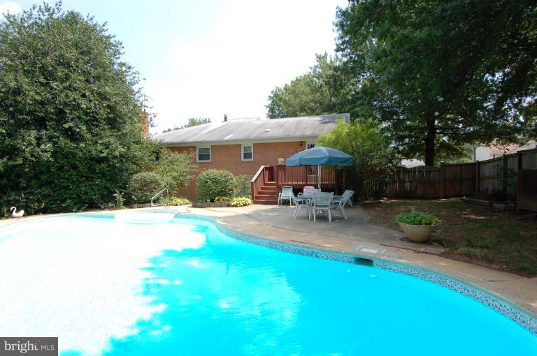 7014 Presley Road Lanham, MD 20706 - Photo 14 of 23 Swimming Pool