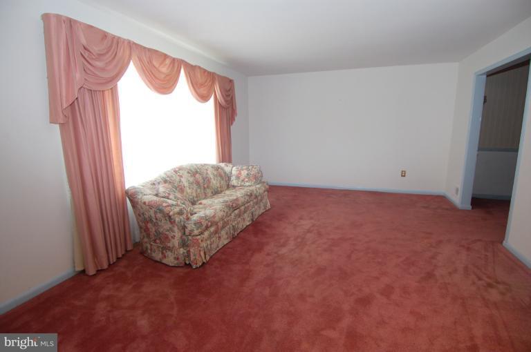 7014 Presley Road Lanham, MD 20706 - Photo 18 of 23 Living Room
