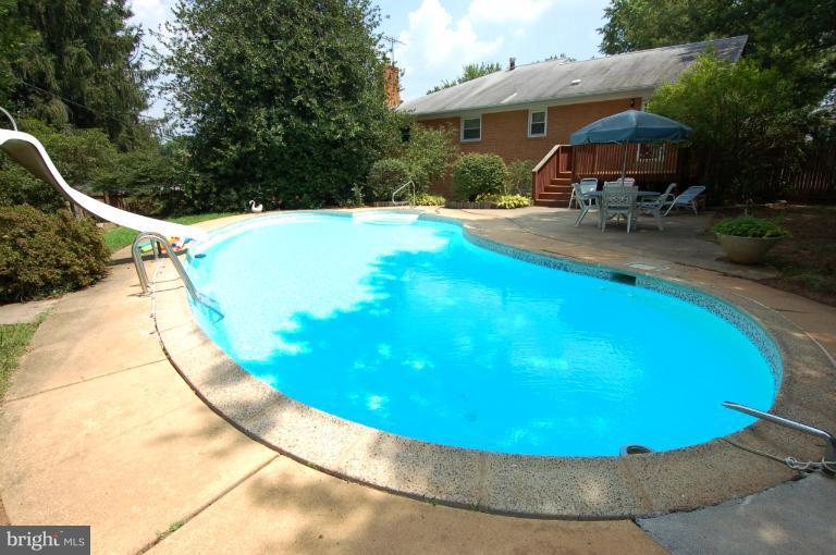 7014 Presley Road Lanham, MD 20706 - Photo 21 of 23 Swimming Pool
