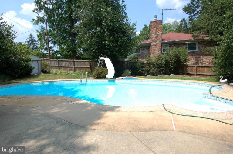 7014 Presley Road Lanham, MD 20706 - Photo 22 of 23 Swimming Pool