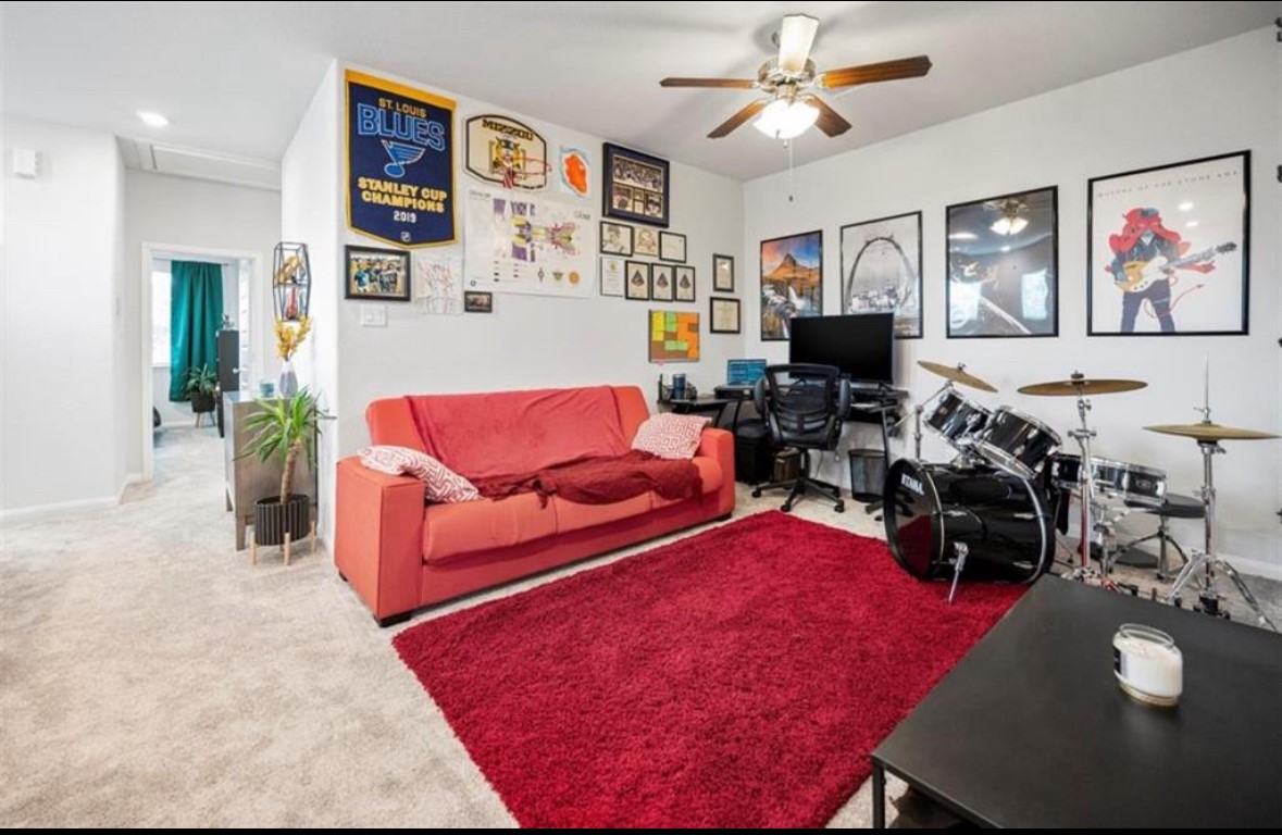 5527 Cuerta Street Houston, TX 77023 - Photo 9 of 17 Gameroom space upstairs