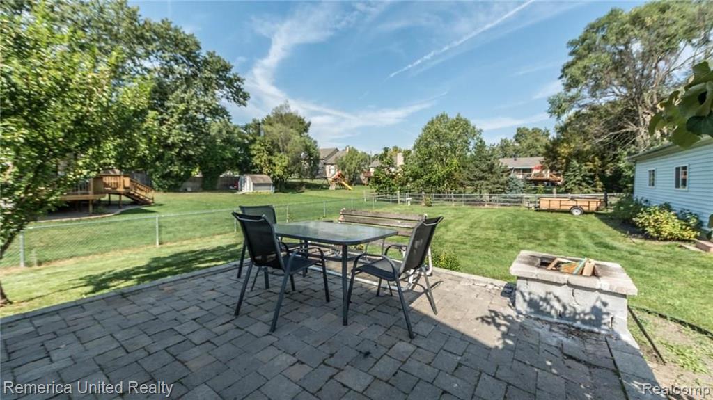 29520 Geraldine Road Farmington Hills, MI 48336 - Photo 40 of 44
