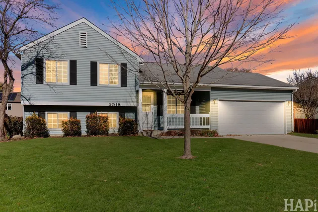 $319,900 | 5518 West Chasefield Circle, McHenry, IL 60050