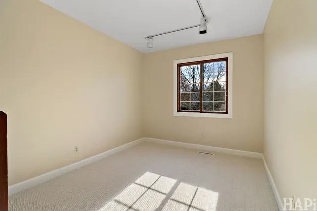 $319,900 | 5518 West Chasefield Circle, McHenry, IL 60050