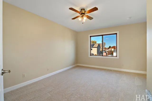 $319,900 | 5518 West Chasefield Circle, McHenry, IL 60050