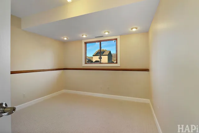 $319,900 | 5518 West Chasefield Circle, McHenry, IL 60050