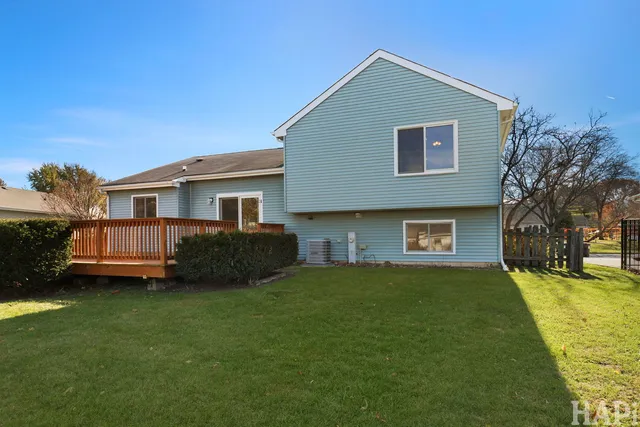 $319,900 | 5518 West Chasefield Circle, McHenry, IL 60050