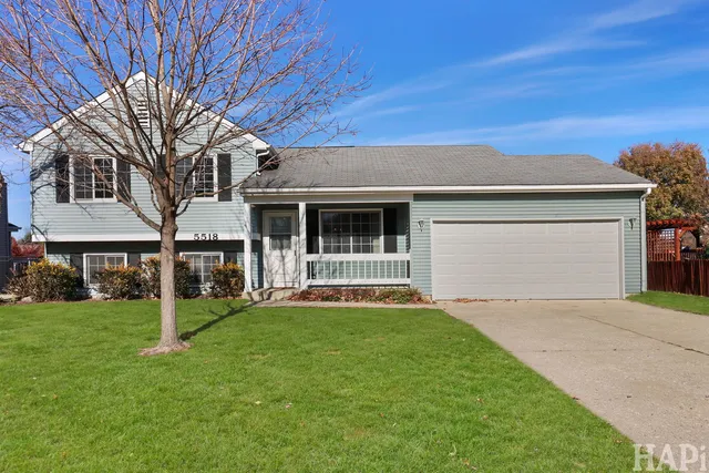 $319,900 | 5518 West Chasefield Circle, McHenry, IL 60050