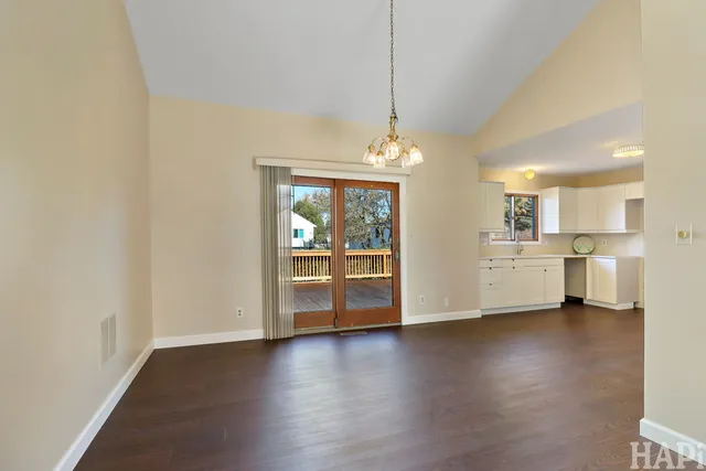 $319,900 | 5518 West Chasefield Circle, McHenry, IL 60050