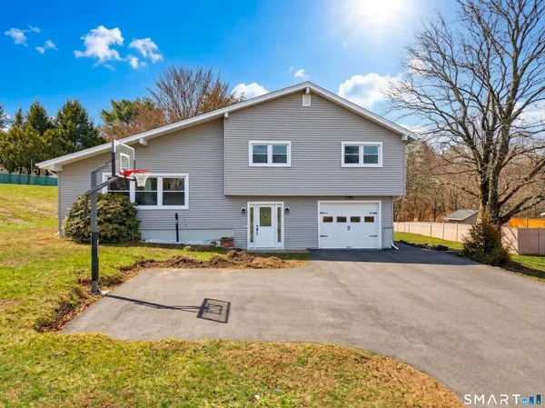 $365,000 | 11 Green Briar Road, Norwich, CT 06360